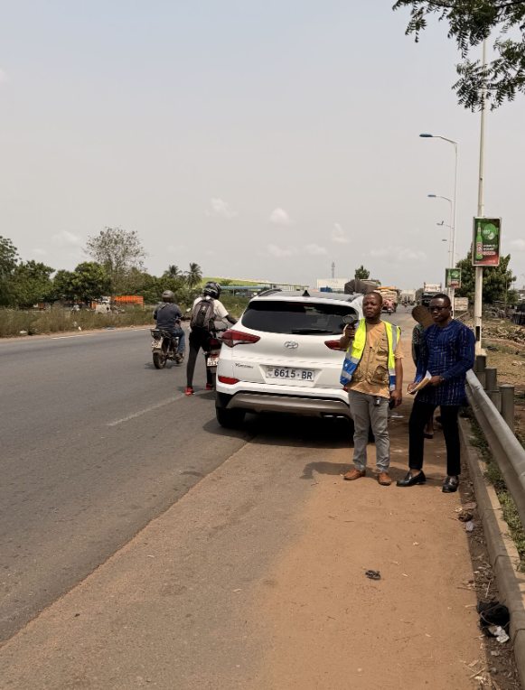 Inspection de sécurité routière sur le corridor de Lomé, au Togo, en bord de chaussée.